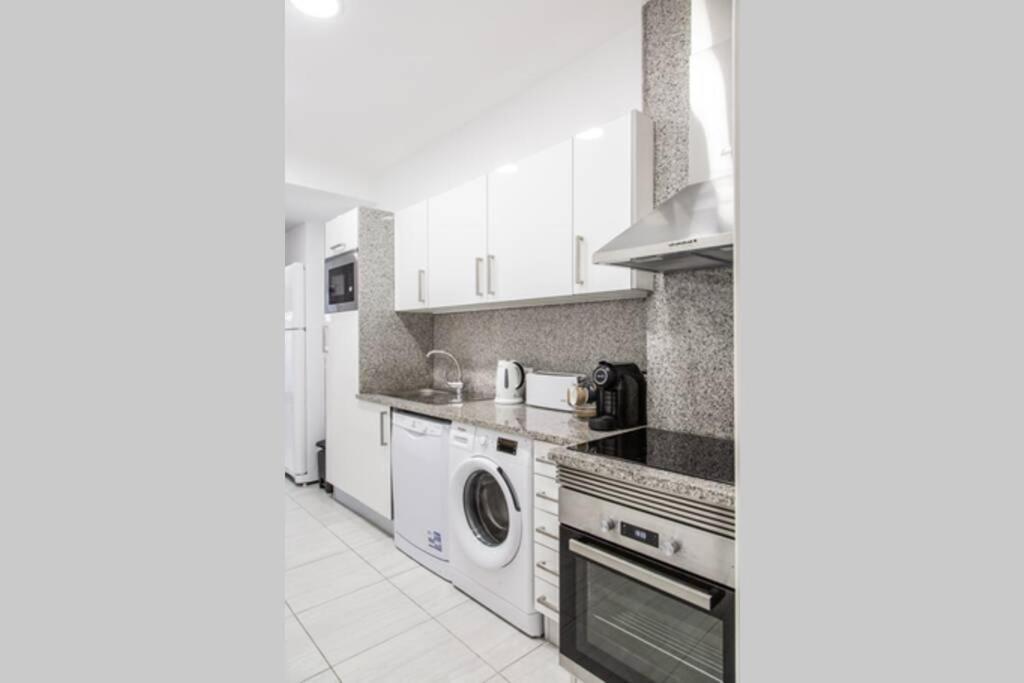 פארו Remodeled Apartment In The City Center. מראה חיצוני תמונה